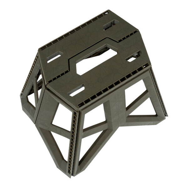 Opvouwbare outdoor kruk groot3 Maak kennis met onze <strong>grote opvouwbare outdoor kruk</strong>, de perfecte oplossing voor al je buitenactiviteiten en evenementen! Deze kruk is ontworpen met het oog op <strong>functionaliteit en comfort</strong>, waardoor hij ideaal is voor gebruik tijdens festivals, kamperen, vissen en andere buitenavonturen. Dankzij het handige handvat is deze kruk eenvoudig mee te nemen, zodat je hem altijd bij de hand hebt wanneer je een comfortabele zitplaats nodig hebt. Met een lichtgewicht ontwerp is de kruk niet alleen gemakkelijk te vervoeren, maar ook eenvoudig op te bergen. Wanneer de kruk is ingeklapt, heeft hij een hoogte van <strong>50 cm</strong> en een breedte van <strong>58 cm</strong>, waardoor hij compact genoeg is om in vrijwel elke ruimte te passen. Uitgeklapt biedt hij een zithoogte van <strong>39,5 cm</strong>, met een breedte van <strong>41 cm</strong> en een diepte van <strong>33 cm</strong>. Het zitoppervlak van <strong>29 cm x 20 cm</strong> biedt voldoende ruimte voor een comfortabele zitervaring. Met een maximale draagcapaciteit van <strong>100 kg</strong> is deze outdoor kruk stevig en betrouwbaar, waardoor je met een gerust hart kunt zitten, ongeacht de gelegenheid.