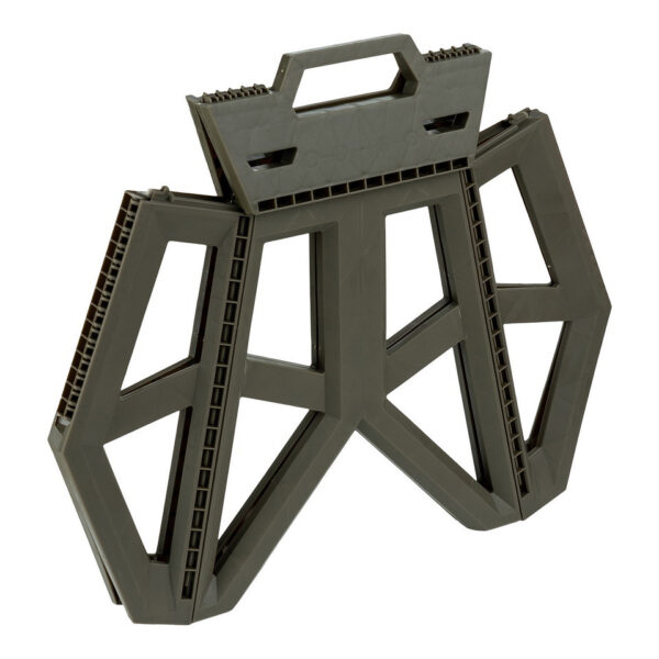 Opvouwbare outdoor kruk groot4 Maak kennis met onze <strong>grote opvouwbare outdoor kruk</strong>, de perfecte oplossing voor al je buitenactiviteiten en evenementen! Deze kruk is ontworpen met het oog op <strong>functionaliteit en comfort</strong>, waardoor hij ideaal is voor gebruik tijdens festivals, kamperen, vissen en andere buitenavonturen. Dankzij het handige handvat is deze kruk eenvoudig mee te nemen, zodat je hem altijd bij de hand hebt wanneer je een comfortabele zitplaats nodig hebt. Met een lichtgewicht ontwerp is de kruk niet alleen gemakkelijk te vervoeren, maar ook eenvoudig op te bergen. Wanneer de kruk is ingeklapt, heeft hij een hoogte van <strong>50 cm</strong> en een breedte van <strong>58 cm</strong>, waardoor hij compact genoeg is om in vrijwel elke ruimte te passen. Uitgeklapt biedt hij een zithoogte van <strong>39,5 cm</strong>, met een breedte van <strong>41 cm</strong> en een diepte van <strong>33 cm</strong>. Het zitoppervlak van <strong>29 cm x 20 cm</strong> biedt voldoende ruimte voor een comfortabele zitervaring. Met een maximale draagcapaciteit van <strong>100 kg</strong> is deze outdoor kruk stevig en betrouwbaar, waardoor je met een gerust hart kunt zitten, ongeacht de gelegenheid.