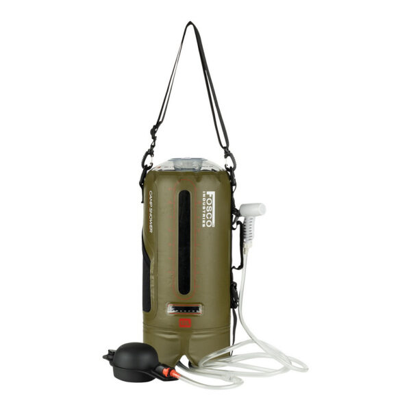 Outdoor buitendouche 12L met pomp De <strong>outdoor buitendouche 12L</strong> met pomp is de ultieme oplossing voor avonturiers die van gemak houden. Perfect om mee te nemen naar de <strong>camping</strong>, het <strong>strand</strong> of tijdens een <strong>hike</strong>. Deze slimme buitendouche werkt zonder elektriciteit: vul de zak met water, zet hem in de zon, en geniet van een <strong>warme douche</strong> waar je ook bent. De zak kan tot <strong>12 liter water</strong> bevatten en is ontworpen met handige <strong>meerdere handvatten</strong>, zodat je hem eenvoudig overal mee naartoe kunt nemen. Ook ideaal om je <strong>huisdier</strong> schoon te spoelen na een dag in de natuur. Let wel op dat de watertemperatuur niet hoger mag worden dan <strong>50 graden Celsius</strong>.