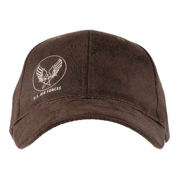 Baseball Cap U.S. Air Force Leder Look PU2 Deze bruine baseball cap is een must-have voor liefhebbers van de U.S. Air Force! Met een stijlvolle lederen look, gemaakt van hoogwaardig en duurzaam polyurethaan (PU), biedt deze cap een combinatie van comfort en een stoer design. Het iconische U.S. Air Force-logo op de voorzijde geeft een krachtige uitstraling en maakt deze cap een echte blikvanger. Perfect voor dagelijks gebruik of als accessoire om je outfit af te maken.