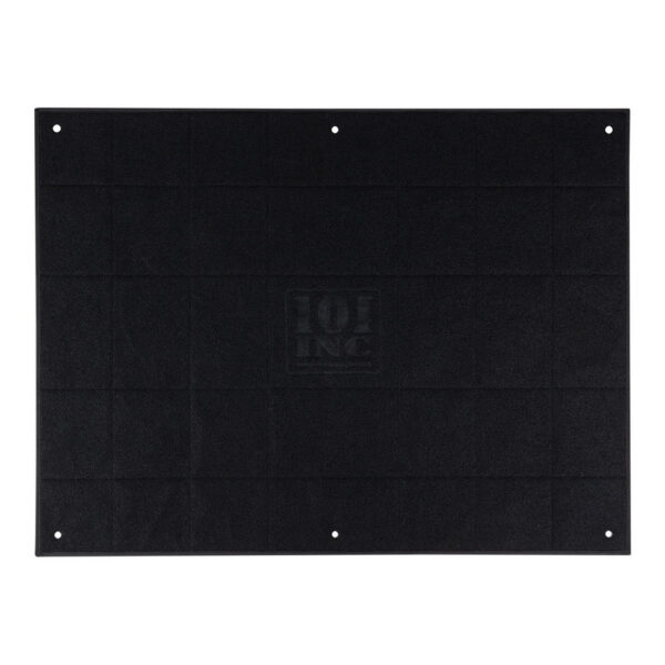 Patch wall groot1 Presenteer en bewaar je patches in stijl met onze <strong>Patch Wall Groot</strong>. Dit royale formaat biedt volop ruimte om je patches via het klittenbandoppervlak eenvoudig te bevestigen. Het 101 INC-logo siert het midden van de wall, wat zorgt voor een strak en professioneel design. Perfect voor verzamelaars of tactische liefhebbers die hun collectie overzichtelijk willen tonen. Patches worden niet meegeleverd.