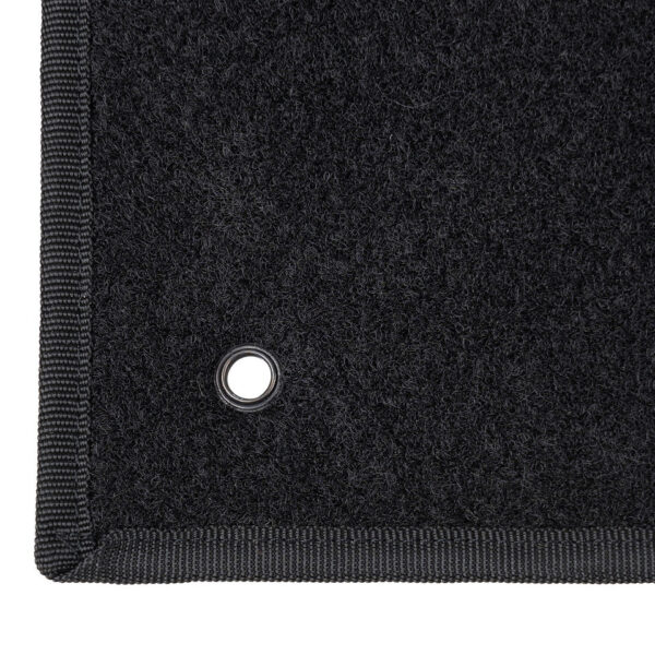 Patch wall groot3 Presenteer en bewaar je patches in stijl met onze <strong>Patch Wall Groot</strong>. Dit royale formaat biedt volop ruimte om je patches via het klittenbandoppervlak eenvoudig te bevestigen. Het 101 INC-logo siert het midden van de wall, wat zorgt voor een strak en professioneel design. Perfect voor verzamelaars of tactische liefhebbers die hun collectie overzichtelijk willen tonen. Patches worden niet meegeleverd.