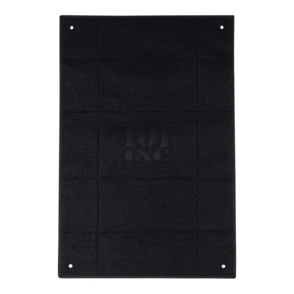 Patch wall klein1 Organiseer en presenteer je patches eenvoudig met onze <strong>Patch Wall Klein</strong>. Deze compacte, opvouwbare patch wall is voorzien van een klittenbandoppervlak, perfect voor het bevestigen en tonen van je favoriete patches. Het 101 INC-logo prijkt trots in het midden van de patch wall. Een ideale oplossing voor verzamelaars en liefhebbers van militaire, outdoor- of tactische patches. Let op: patches zijn niet inbegrepen.