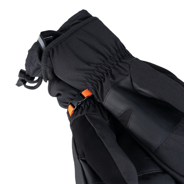 Softshell wanten4 Blijf warm en comfortabel in de winter met deze <strong>Softshell Wanten</strong>. Ontworpen om optimale bescherming te bieden tegen kou, wind en water, zijn deze wanten ideaal voor winterse omstandigheden. Dankzij het ademende vermogen en de zachte fleecevoering blijven je handen niet alleen warm, maar ook droog en comfortabel. Een perfecte balans tussen functionaliteit en comfort!